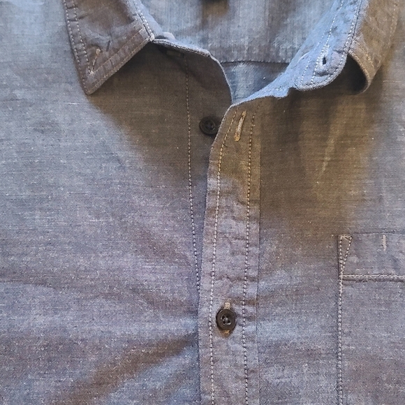 Patagonia Men's Casual Navy Button-Down Shirt. In very good condition. Like New - Picture 2 of 5